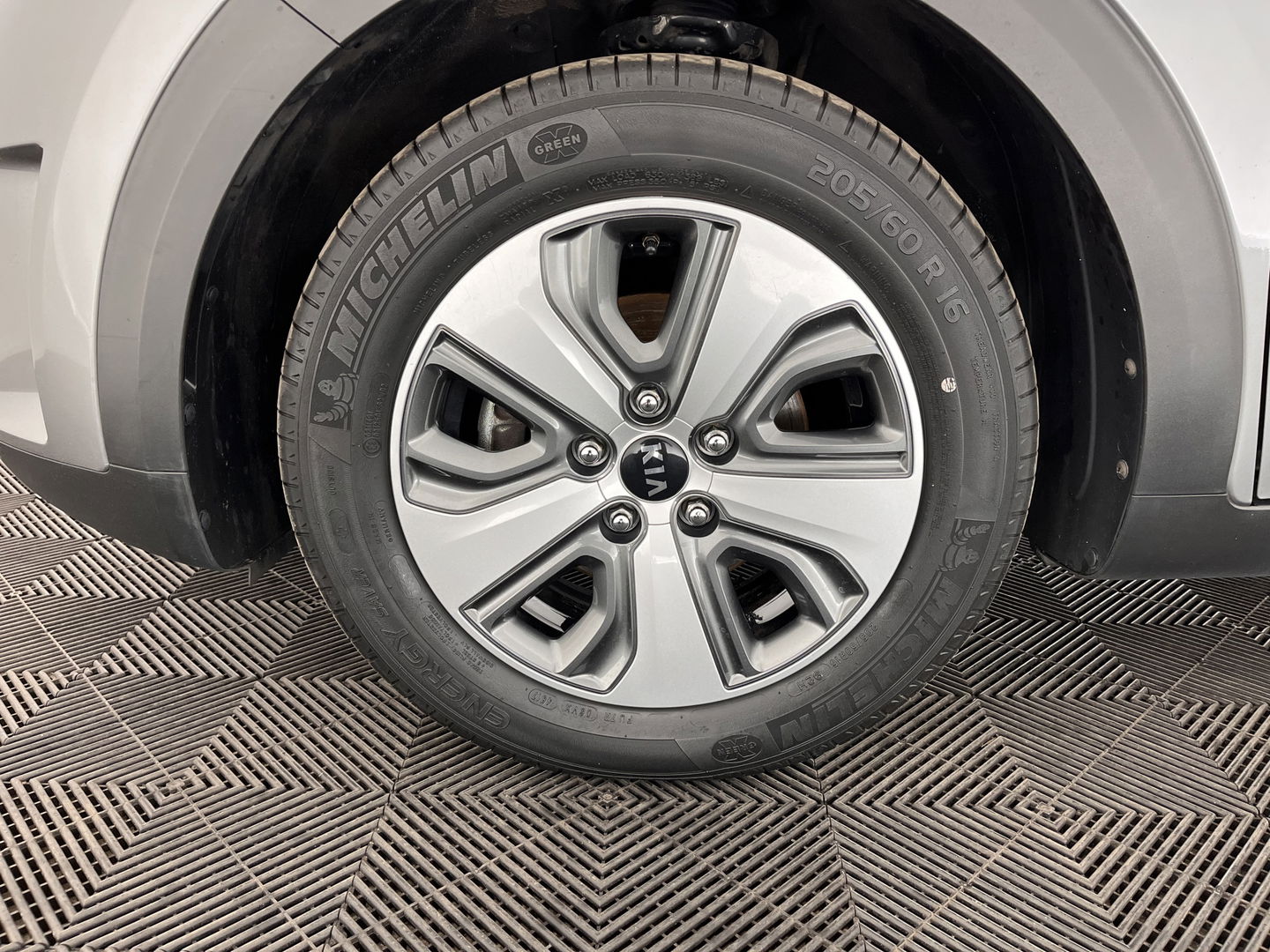 Kia Niro 1.6 GDi Hybrid ExecutiveLine *1/2LEATHER | NAVI-FULLMAP | KEYLESS | CAMERA | COMFORT-SEATS | 16''ALU | ECC | PDC*