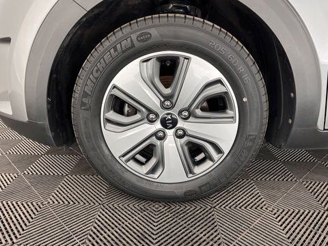 Kia Niro 1.6 GDi Hybrid ExecutiveLine *1/2LEATHER | NAVI-FULLMAP | KEYLESS | CAMERA | COMFORT-SEATS | 16''ALU | ECC | PDC*