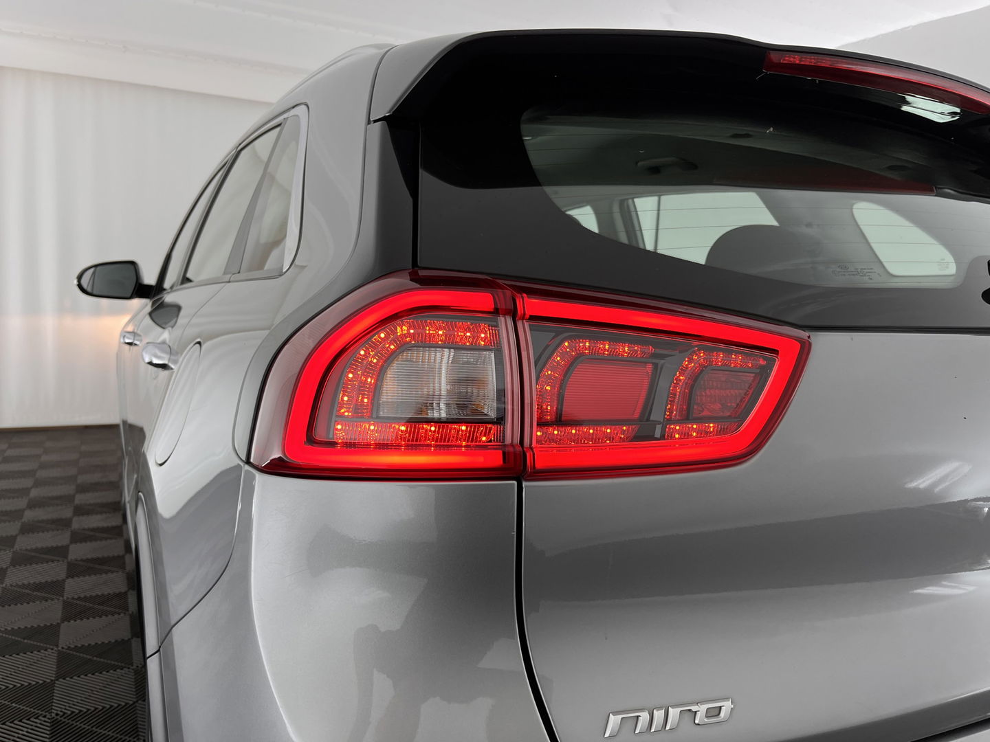 Kia Niro 1.6 GDi Hybrid ExecutiveLine *1/2LEATHER | NAVI-FULLMAP | KEYLESS | CAMERA | COMFORT-SEATS | 16''ALU | ECC | PDC*