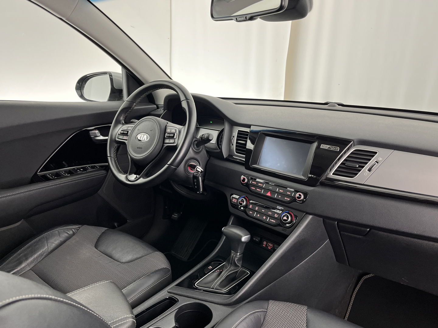 Kia Niro 1.6 GDi Hybrid ExecutiveLine *1/2LEATHER | NAVI-FULLMAP | KEYLESS | CAMERA | COMFORT-SEATS | 16''ALU | ECC | PDC*
