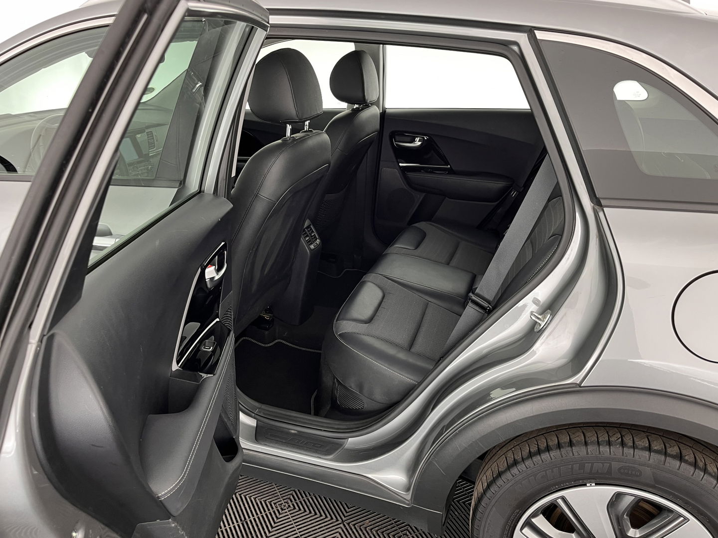 Kia Niro 1.6 GDi Hybrid ExecutiveLine *1/2LEATHER | NAVI-FULLMAP | KEYLESS | CAMERA | COMFORT-SEATS | 16''ALU | ECC | PDC*
