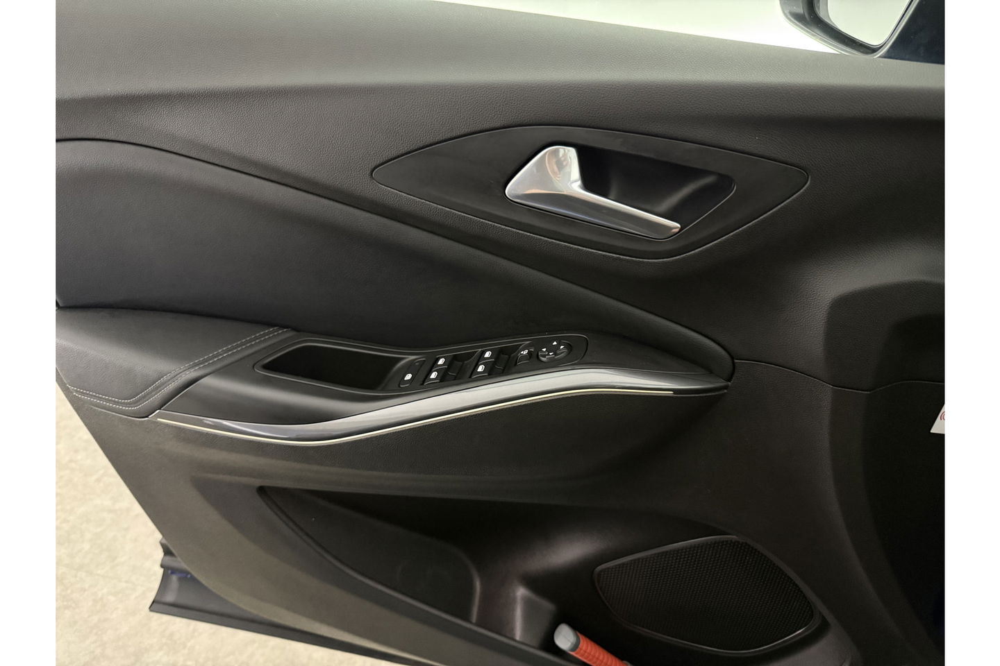Opel Grandland X 1.2 Turbo Ultimate Pano LED Camera Carplay Trekhaak Navigatie Clima Cruise 18"LMV PDC