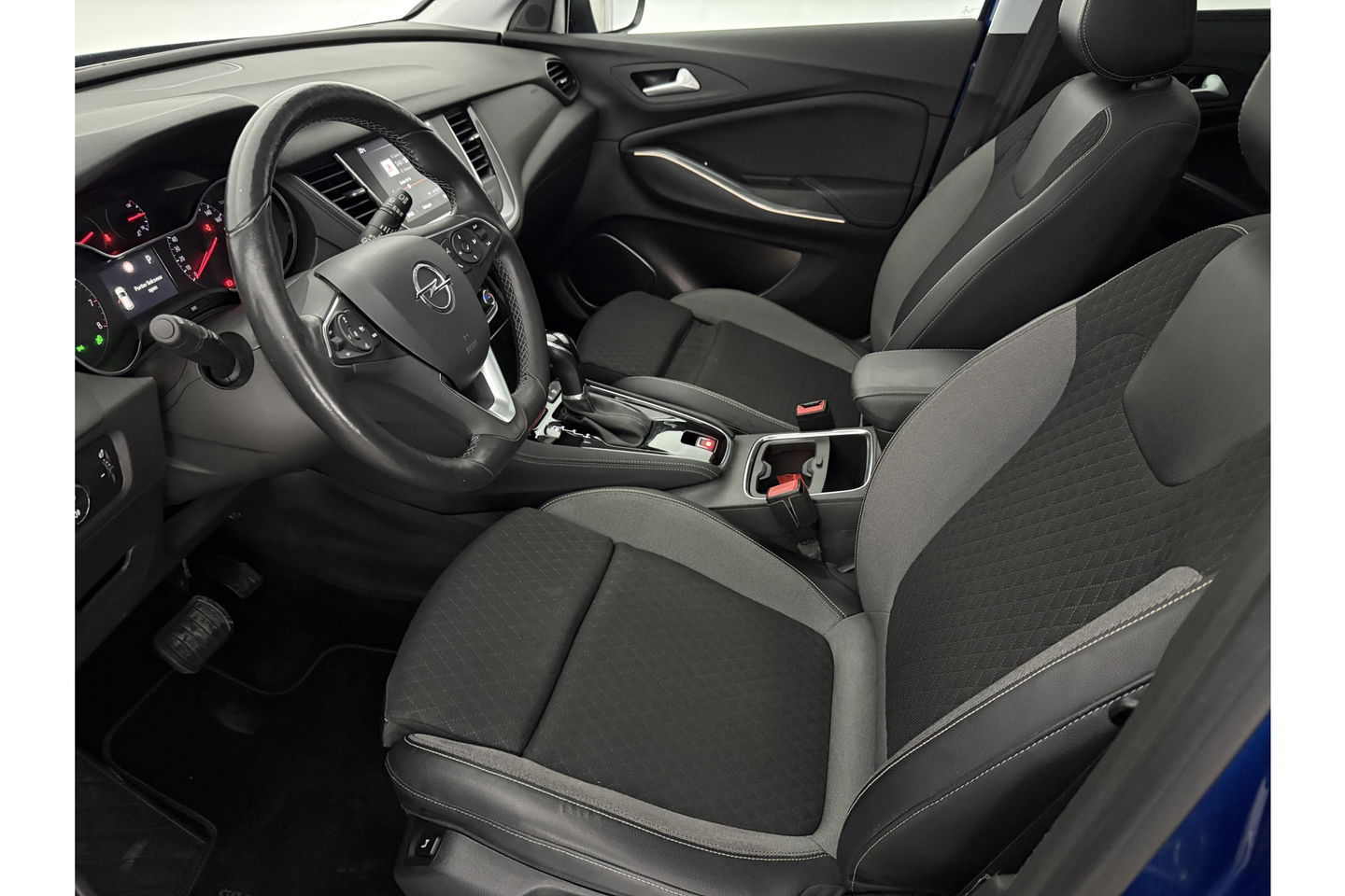 Opel Grandland X 1.2 Turbo Ultimate Pano LED Camera Carplay Trekhaak Navigatie Clima Cruise 18"LMV PDC