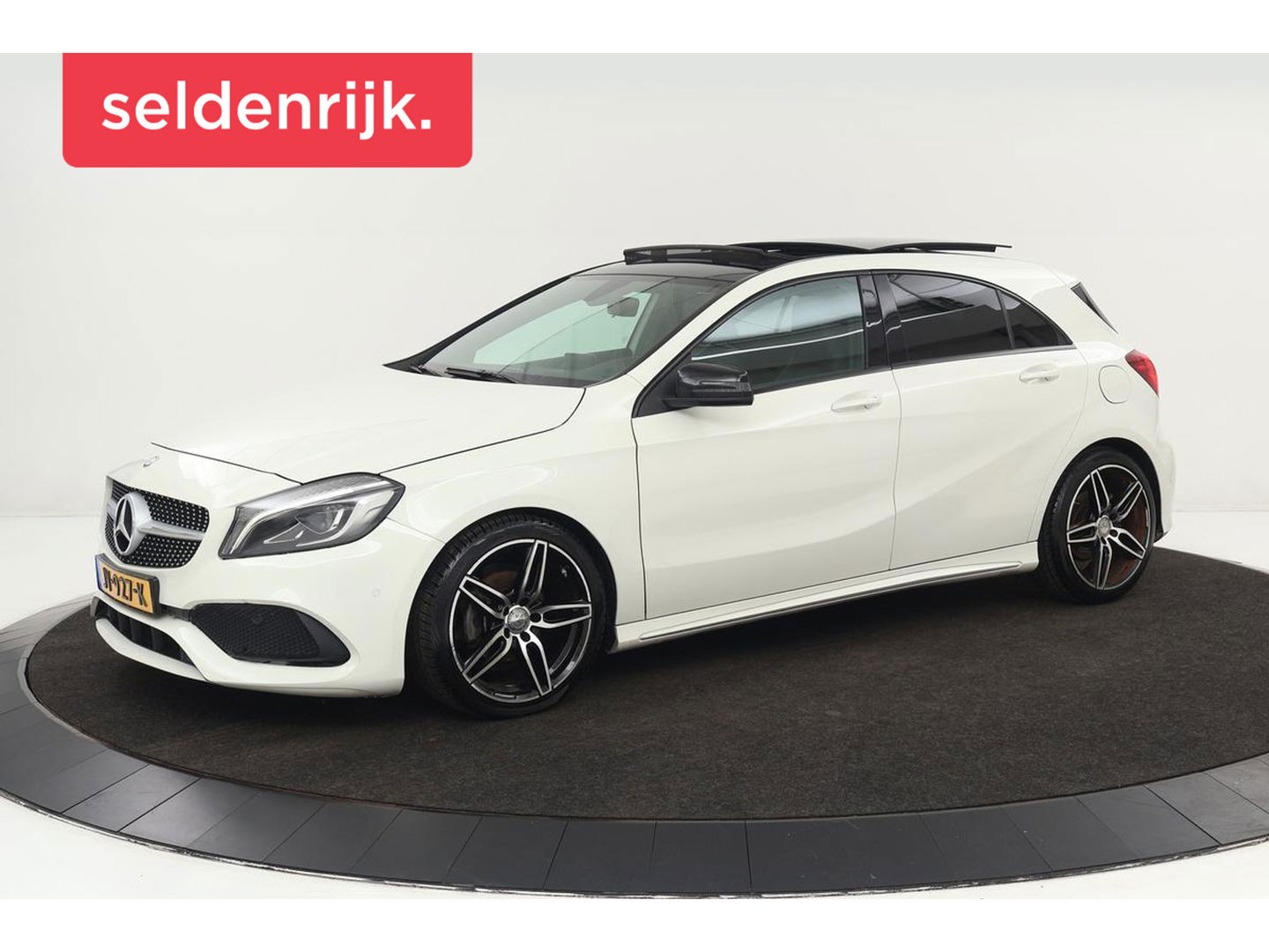 Mercedes-Benz A-Klasse 180d Lease Edition | Panoramadak | Carplay | Navigatie | Cruise control | Airco | Bluetooth | Sportstoelen | Half leder