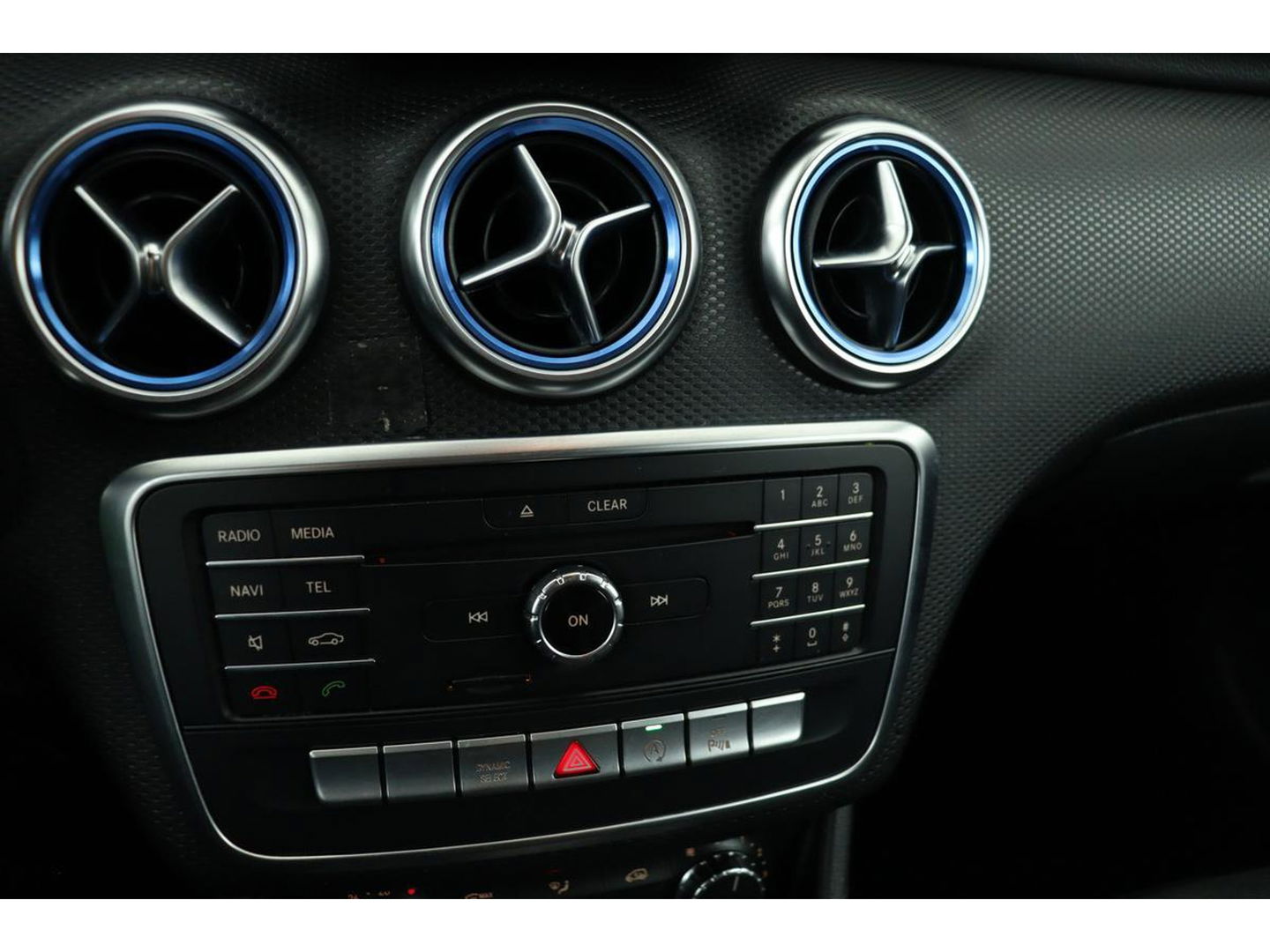 Mercedes-Benz A-Klasse 180d Lease Edition | Panoramadak | Carplay | Navigatie | Cruise control | Airco | Bluetooth | Sportstoelen | Half leder