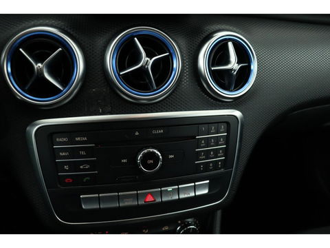 Mercedes-Benz A-Klasse 180d Lease Edition | Panoramadak | Carplay | Navigatie | Cruise control | Airco | Bluetooth | Sportstoelen | Half leder