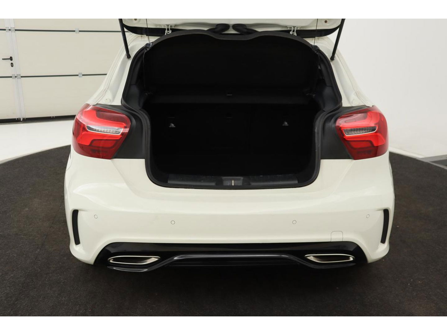 Mercedes-Benz A-Klasse 180d Lease Edition | Panoramadak | Carplay | Navigatie | Cruise control | Airco | Bluetooth | Sportstoelen | Half leder