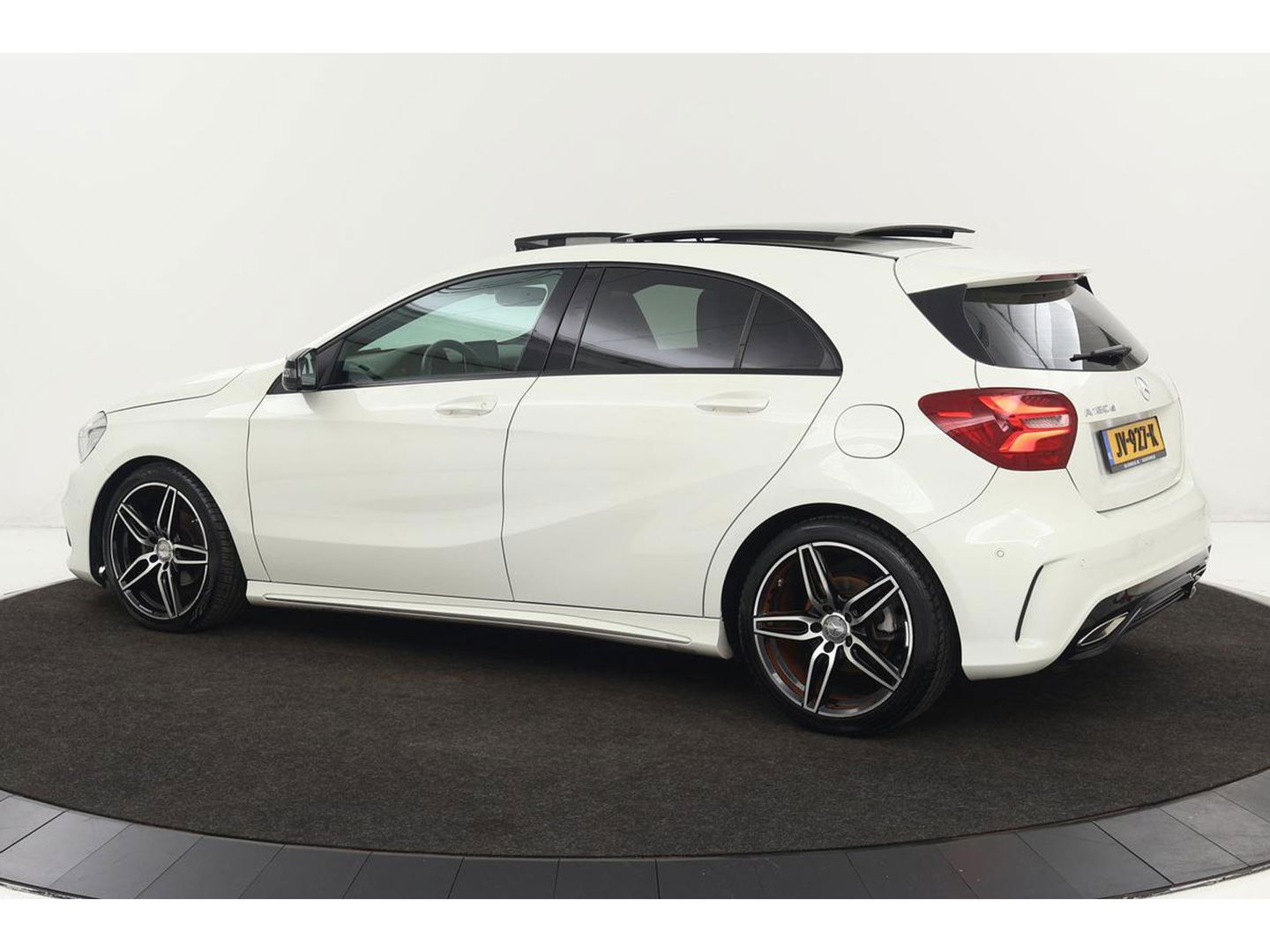 Mercedes-Benz A-Klasse 180d Lease Edition | Panoramadak | Carplay | Navigatie | Cruise control | Airco | Bluetooth | Sportstoelen | Half leder