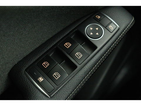Mercedes-Benz A-Klasse 180d Lease Edition | Panoramadak | Carplay | Navigatie | Cruise control | Airco | Bluetooth | Sportstoelen | Half leder