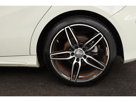 Mercedes-Benz A-Klasse 180d Lease Edition | Panoramadak | Carplay | Navigatie | Cruise control | Airco | Bluetooth | Sportstoelen | Half leder