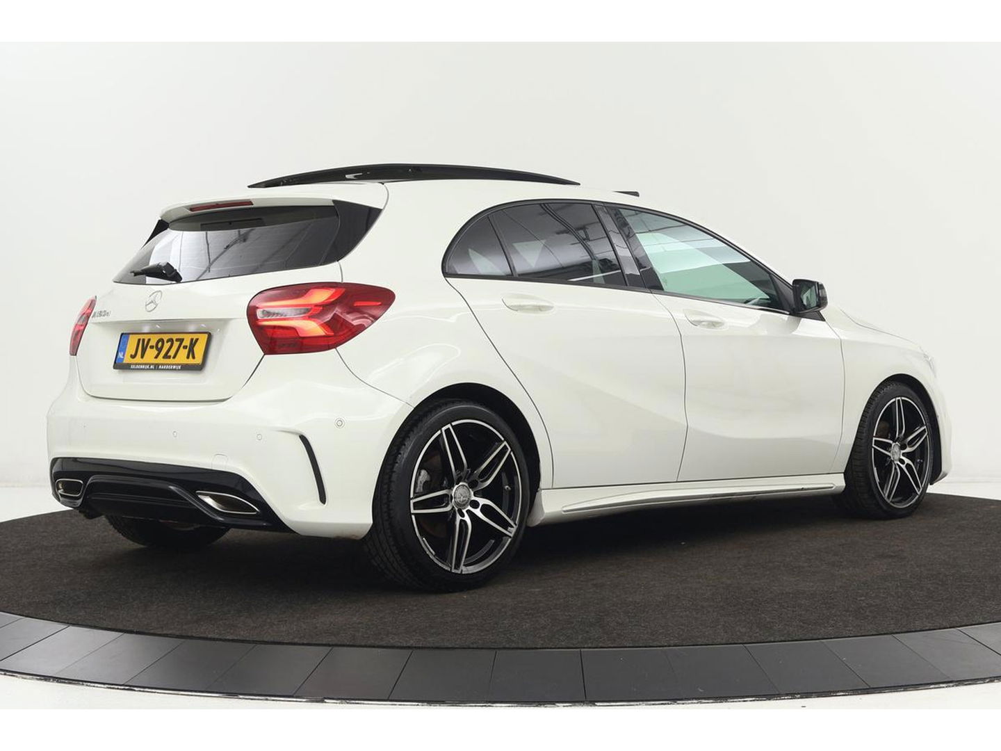 Mercedes-Benz A-Klasse 180d Lease Edition | Panoramadak | Carplay | Navigatie | Cruise control | Airco | Bluetooth | Sportstoelen | Half leder