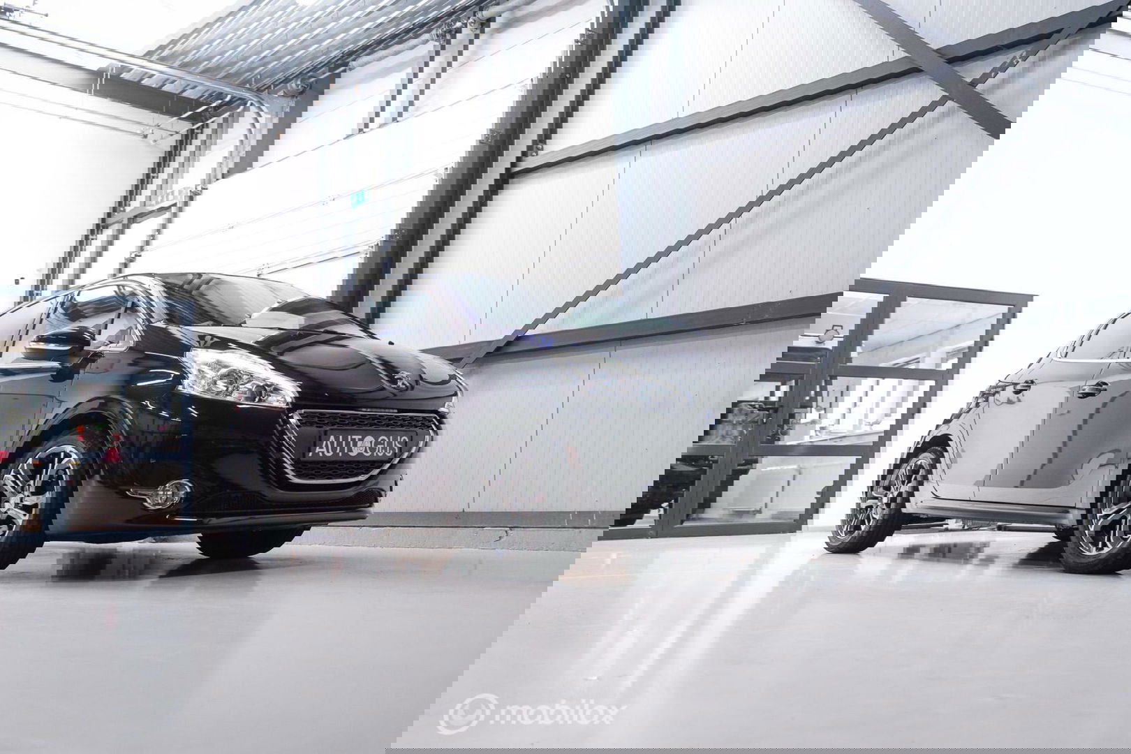 Peugeot 208 1.4 VTi Griffe | NAP NL auto | Lederen bekleding | PDC | Navigatie | Rijklaarprijs |