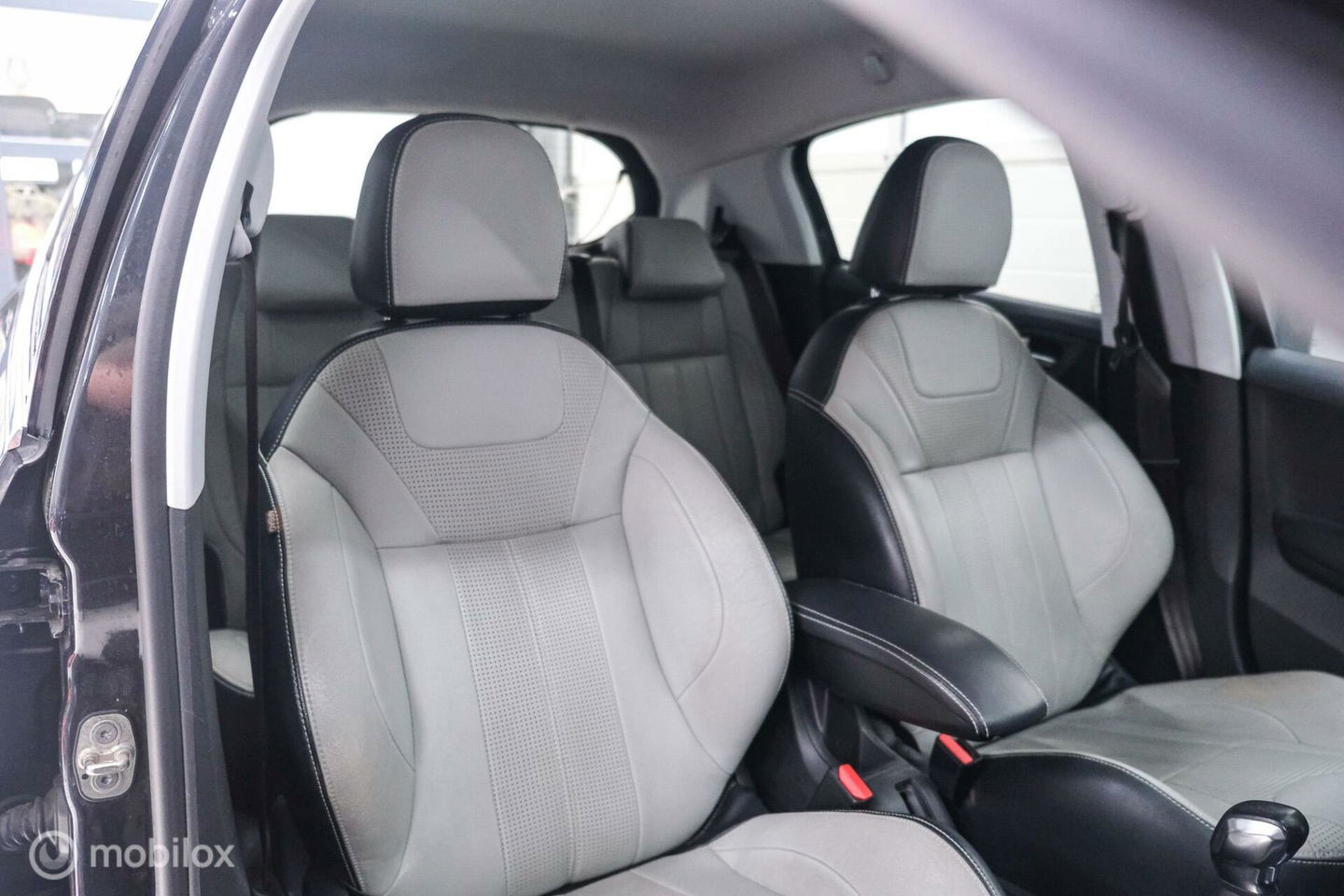 Peugeot 208 1.4 VTi Griffe | NAP NL auto | Lederen bekleding | PDC | Navigatie | Rijklaarprijs |