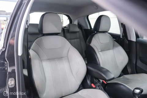 Peugeot 208 1.4 VTi Griffe | NAP NL auto | Lederen bekleding | PDC | Navigatie | Rijklaarprijs |