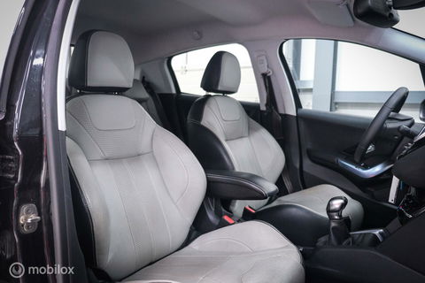 Peugeot 208 1.4 VTi Griffe | NAP NL auto | Lederen bekleding | PDC | Navigatie | Rijklaarprijs |
