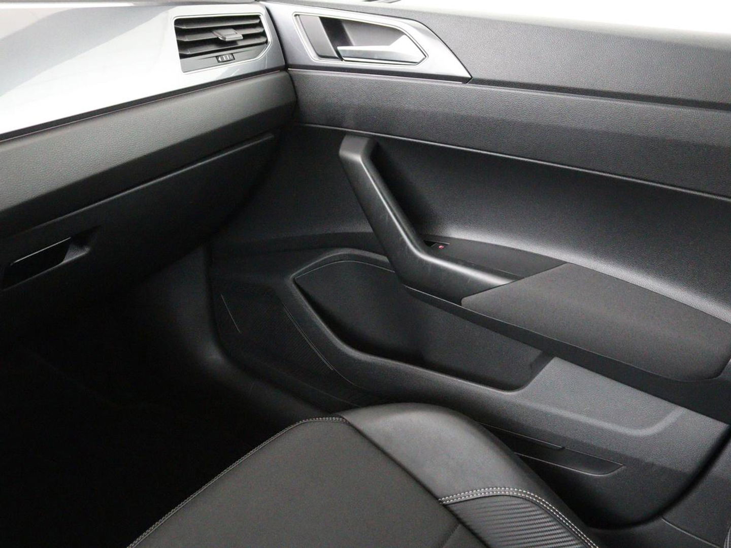 Volkswagen Polo 1.0 TSI R-Line | Stoelverwarming | Camera | Carplay | Climate control | Adaptive cruise | Full LED | Navigatie | Virtual Cockpit