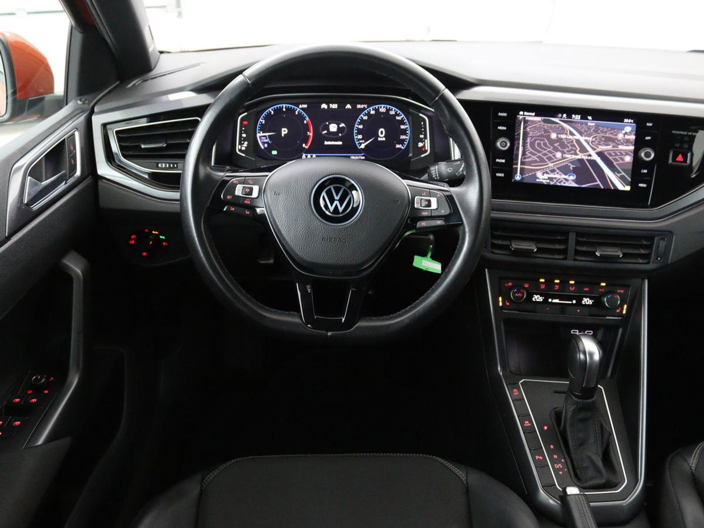 Volkswagen Polo 1.0 TSI R-Line | Stoelverwarming | Camera | Carplay | Climate control | Adaptive cruise | Full LED | Navigatie | Virtual Cockpit