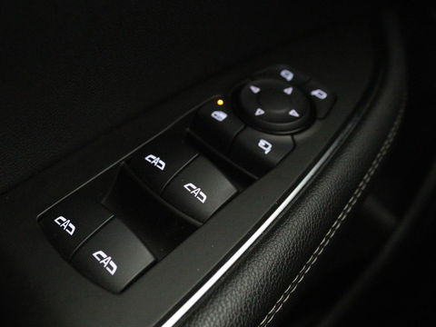 Opel Insignia 1.5 CDTI Business Elegance | Stoel & stuurverwarming | Trekhaak | Camera | Matrix LED | Carplay | Keyless | Navigatie