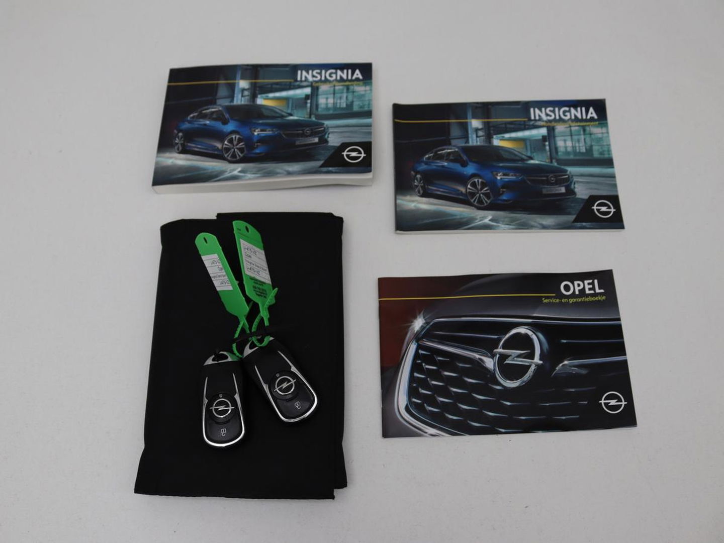 Opel Insignia 1.5 CDTI Business Elegance | Stoel & stuurverwarming | Trekhaak | Camera | Matrix LED | Carplay | Keyless | Navigatie