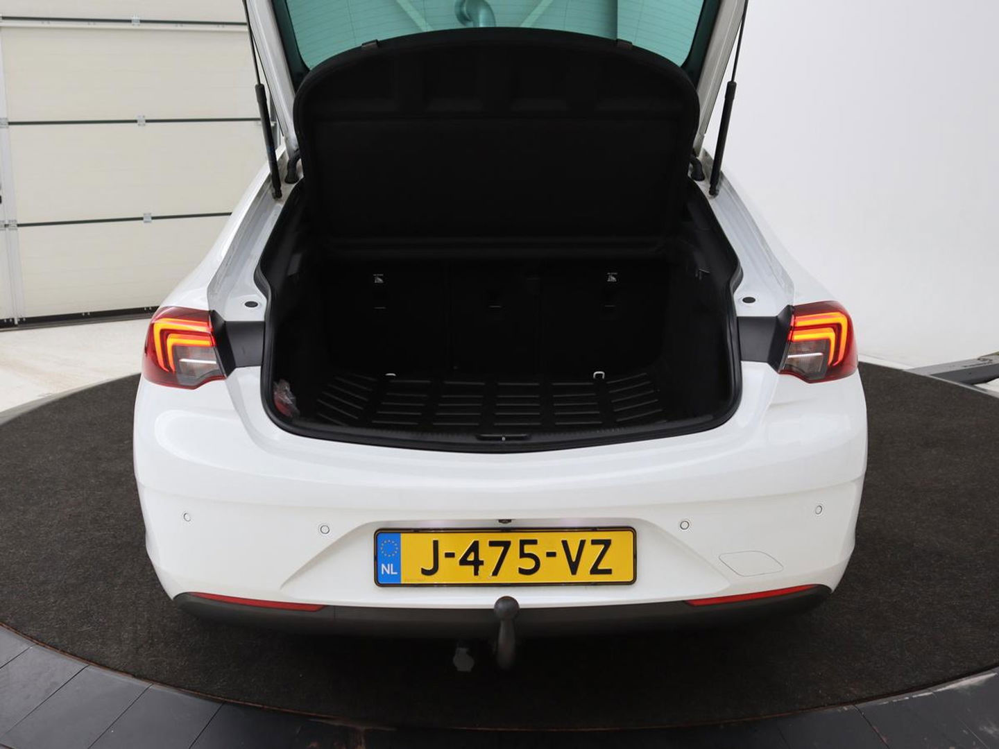 Opel Insignia 1.5 CDTI Business Elegance | Stoel & stuurverwarming | Trekhaak | Camera | Matrix LED | Carplay | Keyless | Navigatie