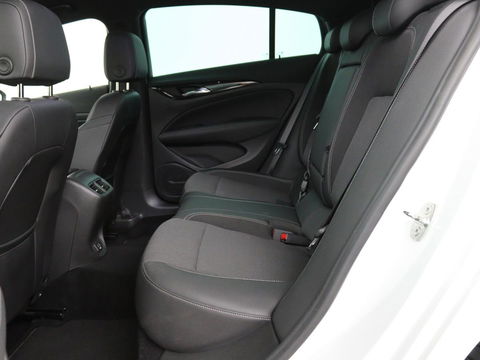 Opel Insignia 1.5 CDTI Business Elegance | Stoel & stuurverwarming | Trekhaak | Camera | Matrix LED | Carplay | Keyless | Navigatie