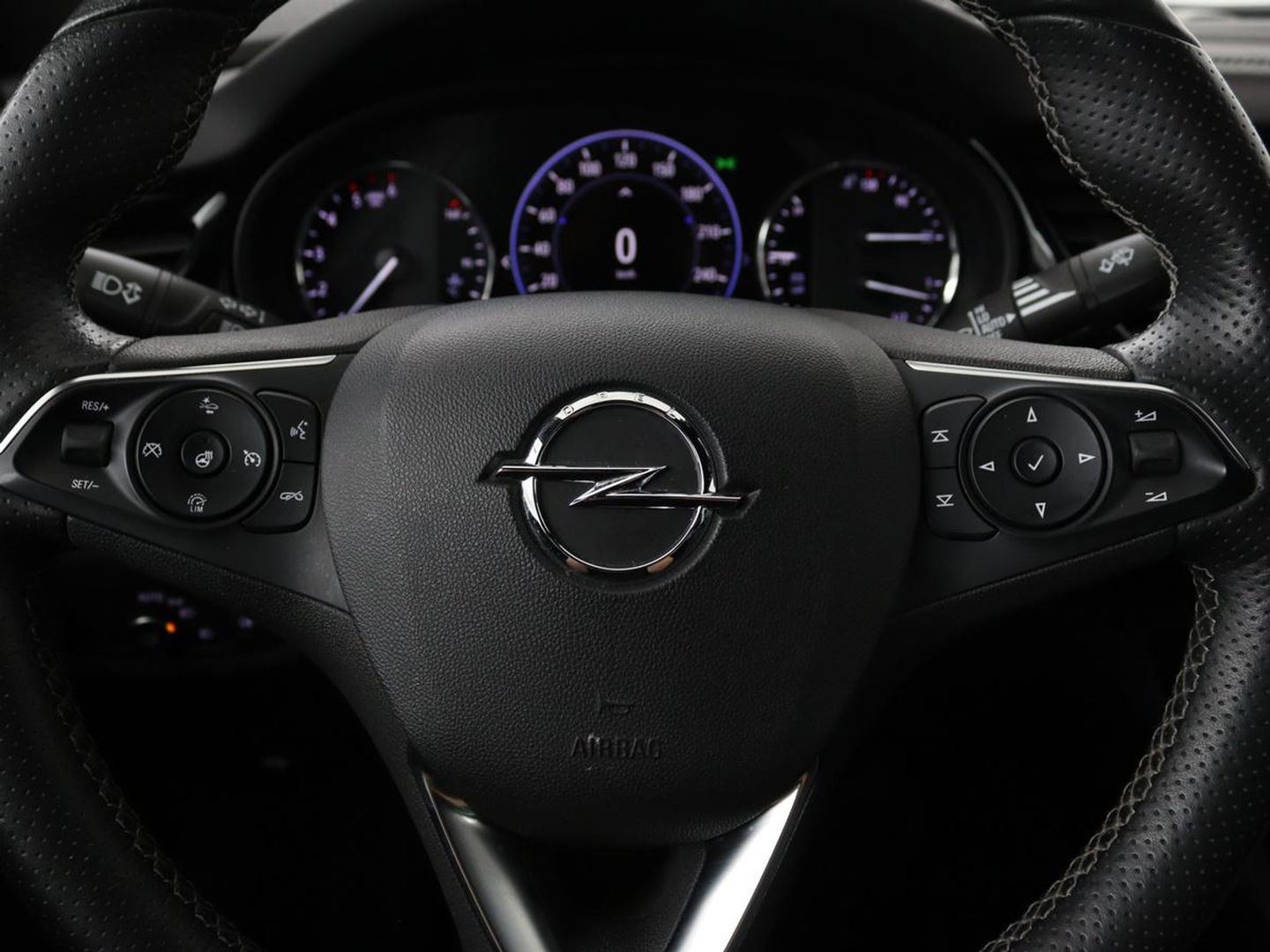 Opel Insignia 1.5 CDTI Business Elegance | Stoel & stuurverwarming | Trekhaak | Camera | Matrix LED | Carplay | Keyless | Navigatie
