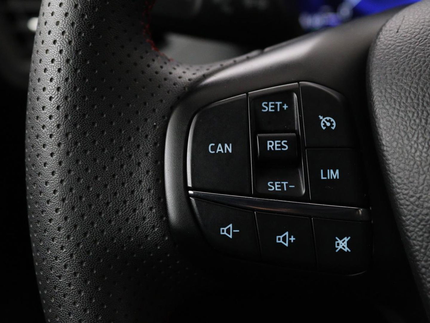 Ford Focus 1.0 EcoBosst Hybrid ST Line X | Stoel & stuurverwarming | Camera | Full LED | Carplay | Keyless | Climate control | Cruise control