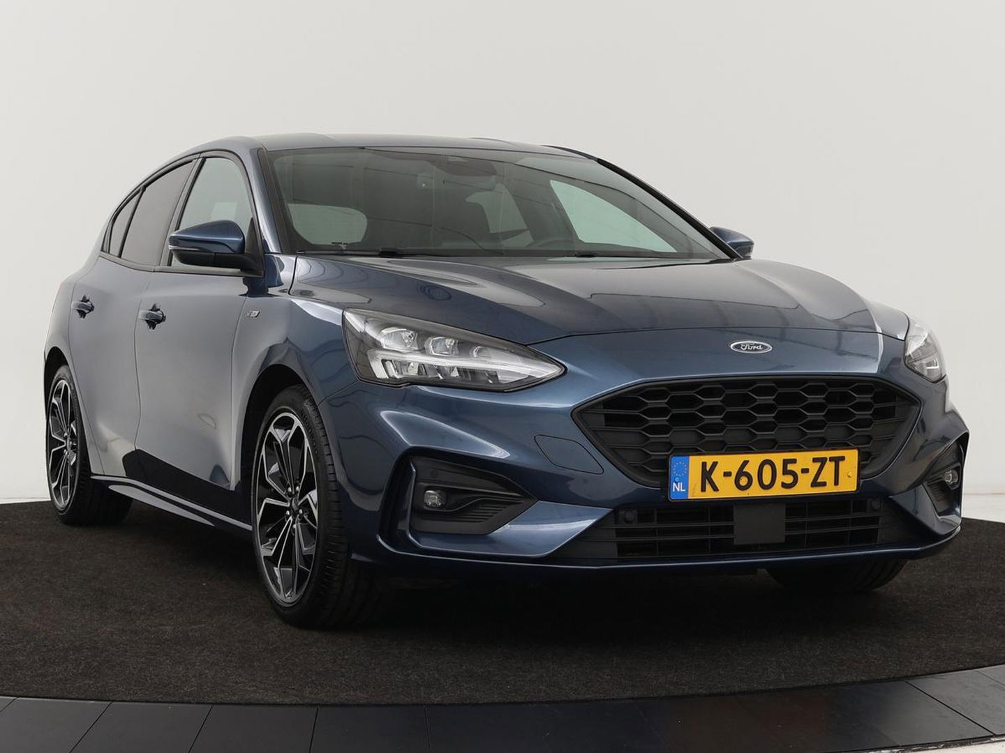 Ford Focus 1.0 EcoBosst Hybrid ST Line X | Stoel & stuurverwarming | Camera | Full LED | Carplay | Keyless | Climate control | Cruise control