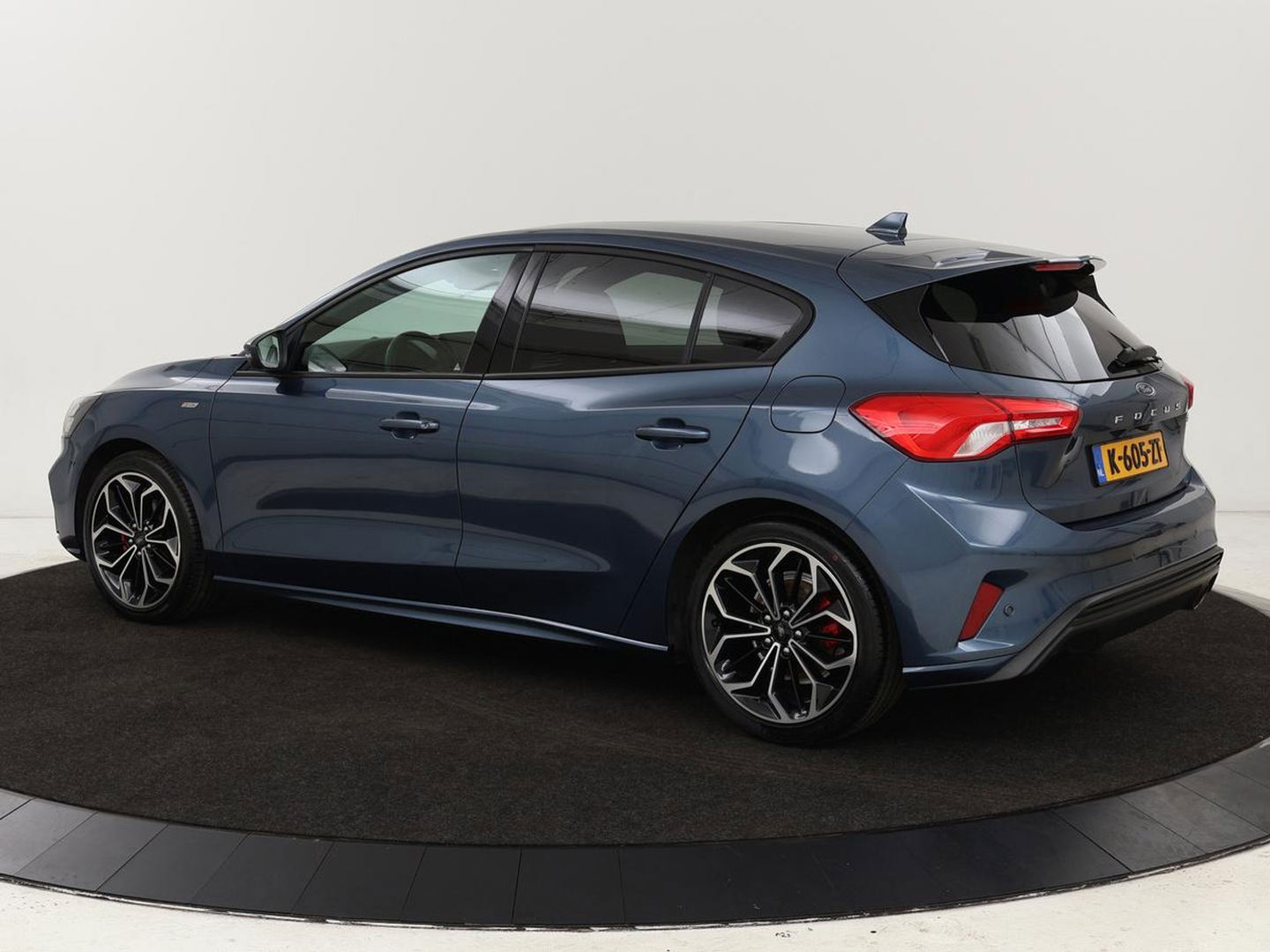 Ford Focus 1.0 EcoBosst Hybrid ST Line X | Stoel & stuurverwarming | Camera | Full LED | Carplay | Keyless | Climate control | Cruise control