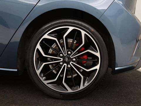 Ford Focus 1.0 EcoBosst Hybrid ST Line X | Stoel & stuurverwarming | Camera | Full LED | Carplay | Keyless | Climate control | Cruise control