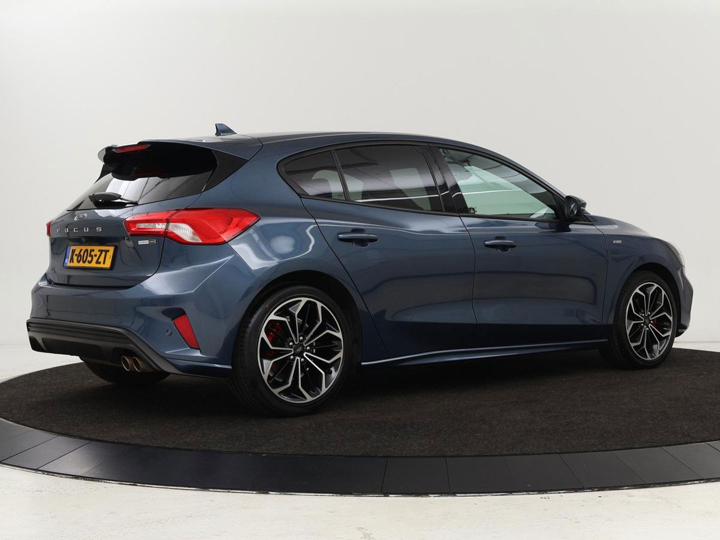 Ford Focus 1.0 EcoBosst Hybrid ST Line X | Stoel & stuurverwarming | Camera | Full LED | Carplay | Keyless | Climate control | Cruise control
