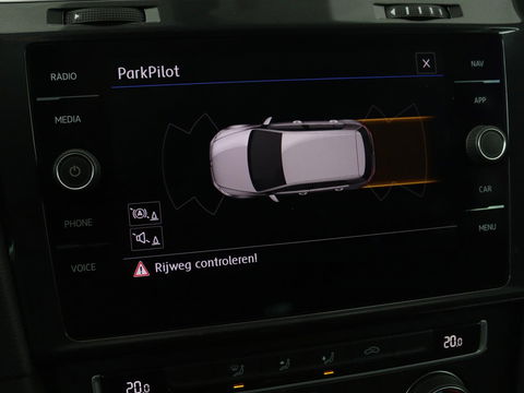 Volkswagen Golf 1.5 TSI Comfortline | Trekhaak | Carplay | Adaptive cruise | Navigatie | Parkeerhulp | Climate control | Bluetooth | Getint glas