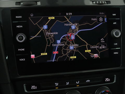 Volkswagen Golf 1.5 TSI Comfortline | Trekhaak | Carplay | Adaptive cruise | Navigatie | Parkeerhulp | Climate control | Bluetooth | Getint glas