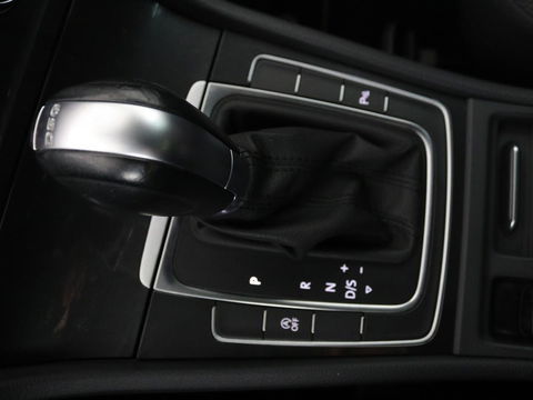 Volkswagen Golf 1.5 TSI Comfortline | Trekhaak | Carplay | Adaptive cruise | Navigatie | Parkeerhulp | Climate control | Bluetooth | Getint glas