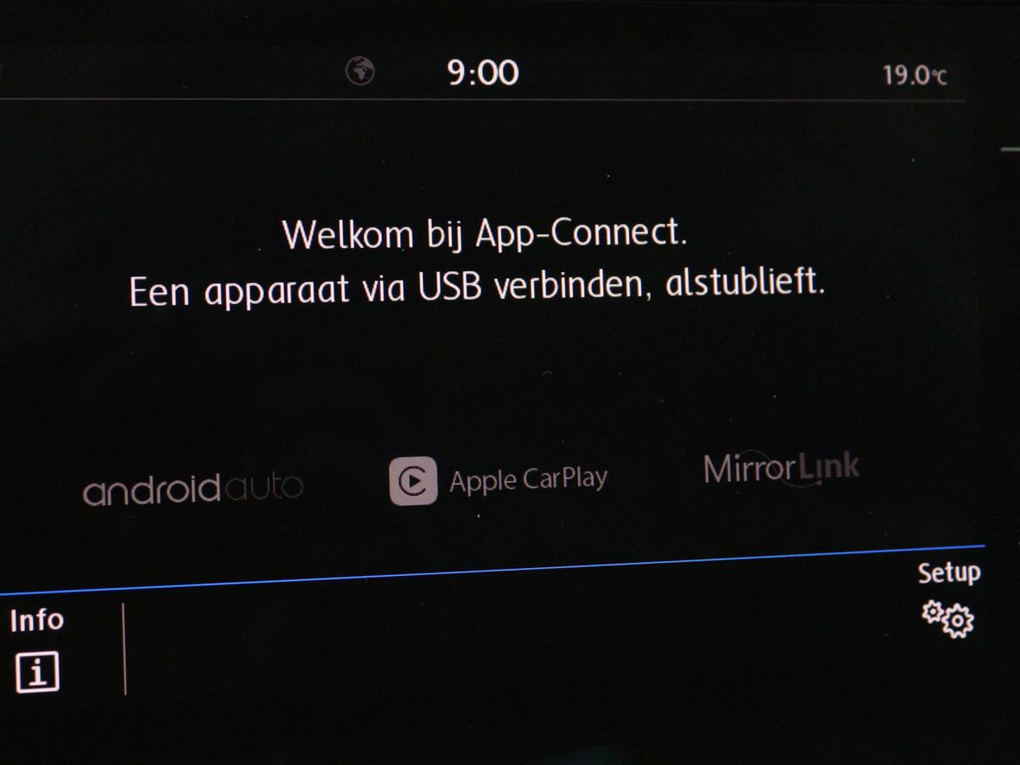 Volkswagen Golf 1.5 TSI Comfortline | Trekhaak | Carplay | Adaptive cruise | Navigatie | Parkeerhulp | Climate control | Bluetooth | Getint glas