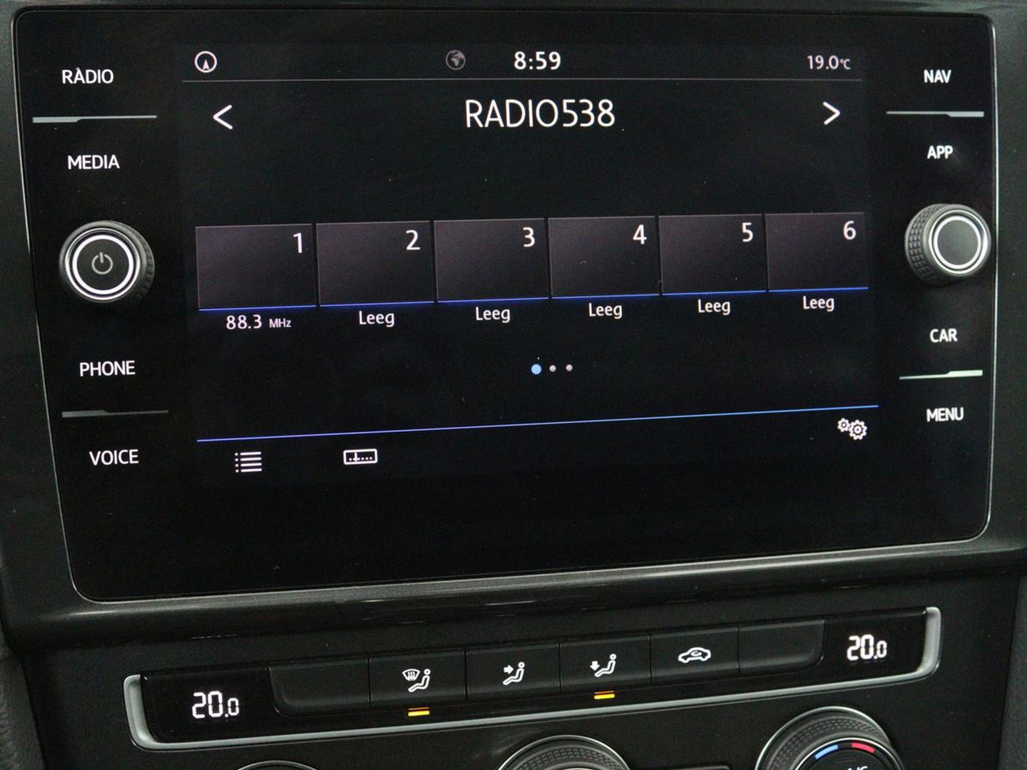 Volkswagen Golf 1.5 TSI Comfortline | Trekhaak | Carplay | Adaptive cruise | Navigatie | Parkeerhulp | Climate control | Bluetooth | Getint glas