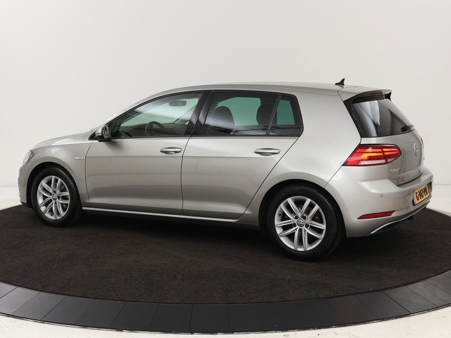 Volkswagen Golf 1.5 TSI Comfortline | Trekhaak | Carplay | Adaptive cruise | Navigatie | Parkeerhulp | Climate control | Bluetooth | Getint glas