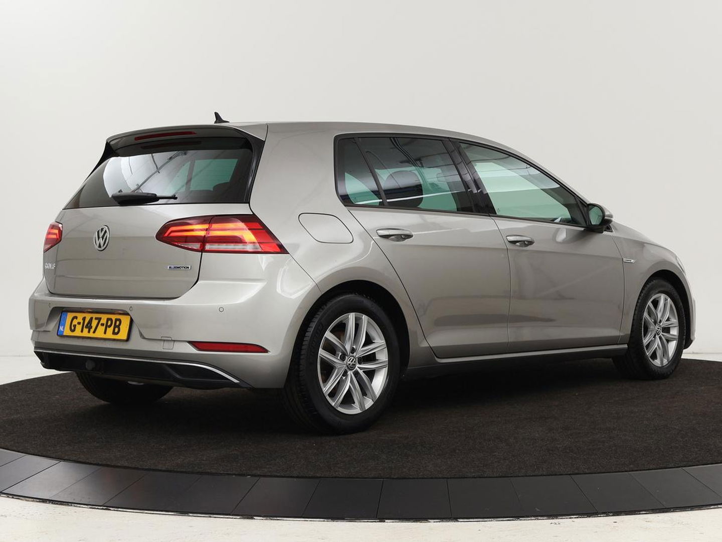 Volkswagen Golf 1.5 TSI Comfortline | Trekhaak | Carplay | Adaptive cruise | Navigatie | Parkeerhulp | Climate control | Bluetooth | Getint glas
