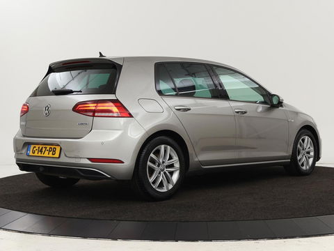 Volkswagen Golf 1.5 TSI Comfortline | Trekhaak | Carplay | Adaptive cruise | Navigatie | Parkeerhulp | Climate control | Bluetooth | Getint glas