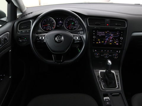 Volkswagen Golf 1.5 TSI Comfortline | Trekhaak | Carplay | Adaptive cruise | Navigatie | Parkeerhulp | Climate control | Bluetooth | Getint glas