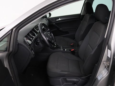 Volkswagen Golf 1.5 TSI Comfortline | Trekhaak | Carplay | Adaptive cruise | Navigatie | Parkeerhulp | Climate control | Bluetooth | Getint glas