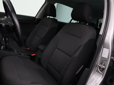 Volkswagen Golf 1.5 TSI Comfortline | Trekhaak | Carplay | Adaptive cruise | Navigatie | Parkeerhulp | Climate control | Bluetooth | Getint glas