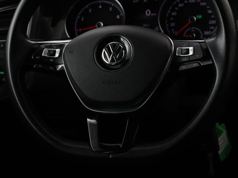 Volkswagen Golf 1.5 TSI Comfortline | Trekhaak | Carplay | Adaptive cruise | Navigatie | Parkeerhulp | Climate control | Bluetooth | Getint glas