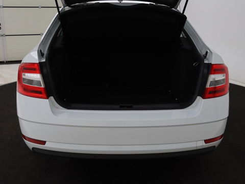 Škoda Octavia 1.0 TSI Ambition | Carplay | Navigatie | Climate control | Parkeerhulp | Cruise control | LED