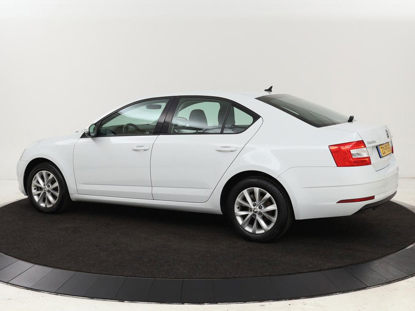 Škoda Octavia 1.0 TSI Ambition | Carplay | Navigatie | Climate control | Parkeerhulp | Cruise control | LED