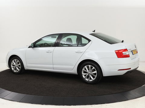 Škoda Octavia 1.0 TSI Ambition | Carplay | Navigatie | Climate control | Parkeerhulp | Cruise control | LED