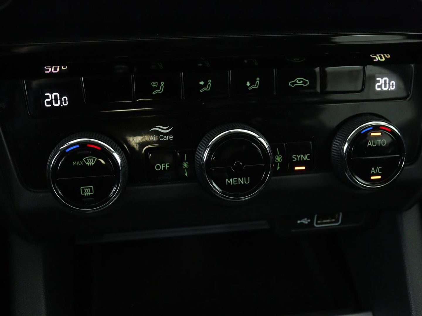 Škoda Octavia 1.0 TSI Ambition | Carplay | Navigatie | Climate control | Parkeerhulp | Cruise control | LED