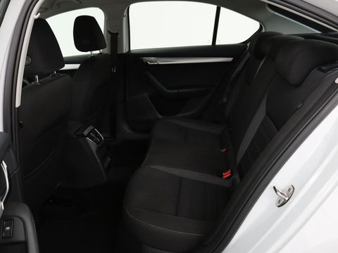 Škoda Octavia 1.0 TSI Ambition | Carplay | Navigatie | Climate control | Parkeerhulp | Cruise control | LED