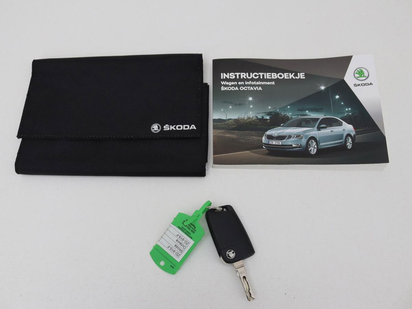 Škoda Octavia 1.0 TSI Ambition | Carplay | Navigatie | Climate control | Parkeerhulp | Cruise control | LED