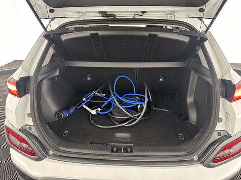 Hyundai KONA EV Premium 64 kWh [ 3-Fase ] (INCL-BTW) *HEAT-PUMP | FULL-LEATHER | HEAD-UP | FULL-LED | NAVI-FULLMAP | DAB | ADAPTIVE-CRUISE | KRELL-AUDIO | KEYLESS | CAMERA | BLIND-SPOT | LANE-ASSIST | DIGI-COCKPIT | TOWBAR | 18"ALU*